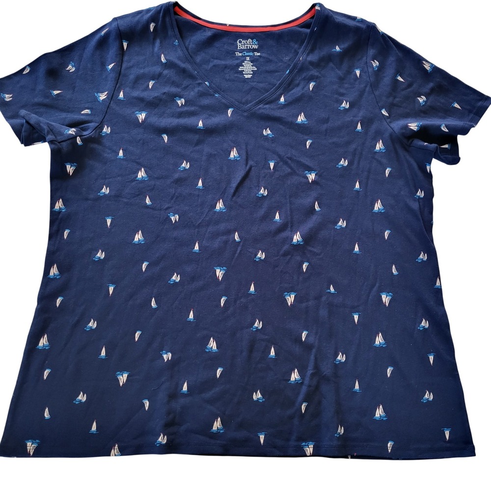 Croft & Barrow Women 1X Navy Blue Sailboat Print V-Neck Classic Tee Short Sleeve